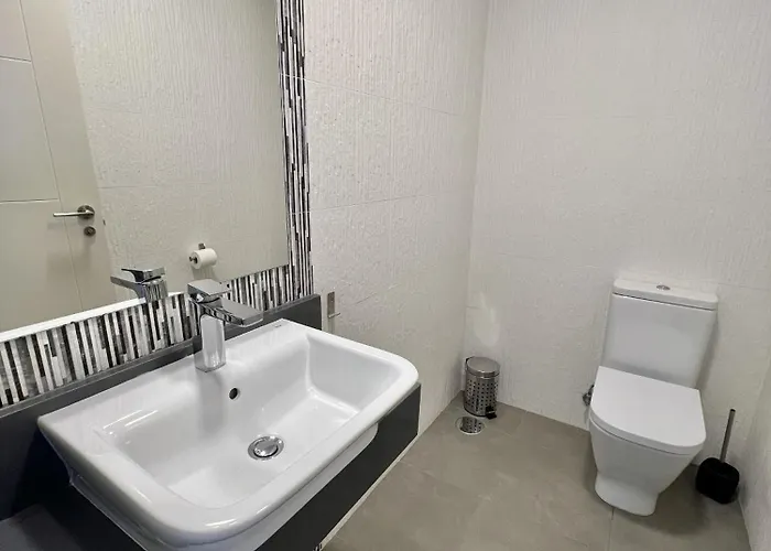 3 - Proche Du Port De Cabopino A *